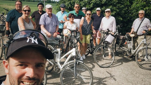 Bei bestem Wetter mit dem Fahrrad unterwegs nach Knechtsteden