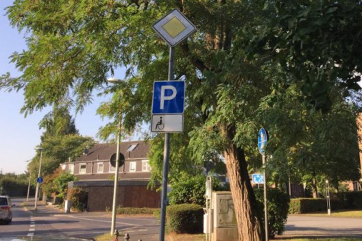 pulheimer-strasse-behindertenparkplatz-2019