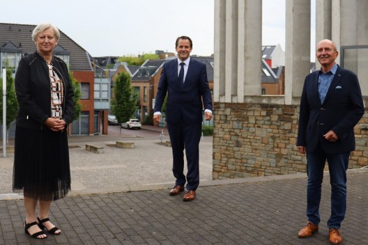 Der neue stellv. Bürgermeister Walter Lugt (rechts) mit Bürgermeister Frank Keppeler (Mitte) und dessen erster Stellvertreterin Elisabeth Rehmann